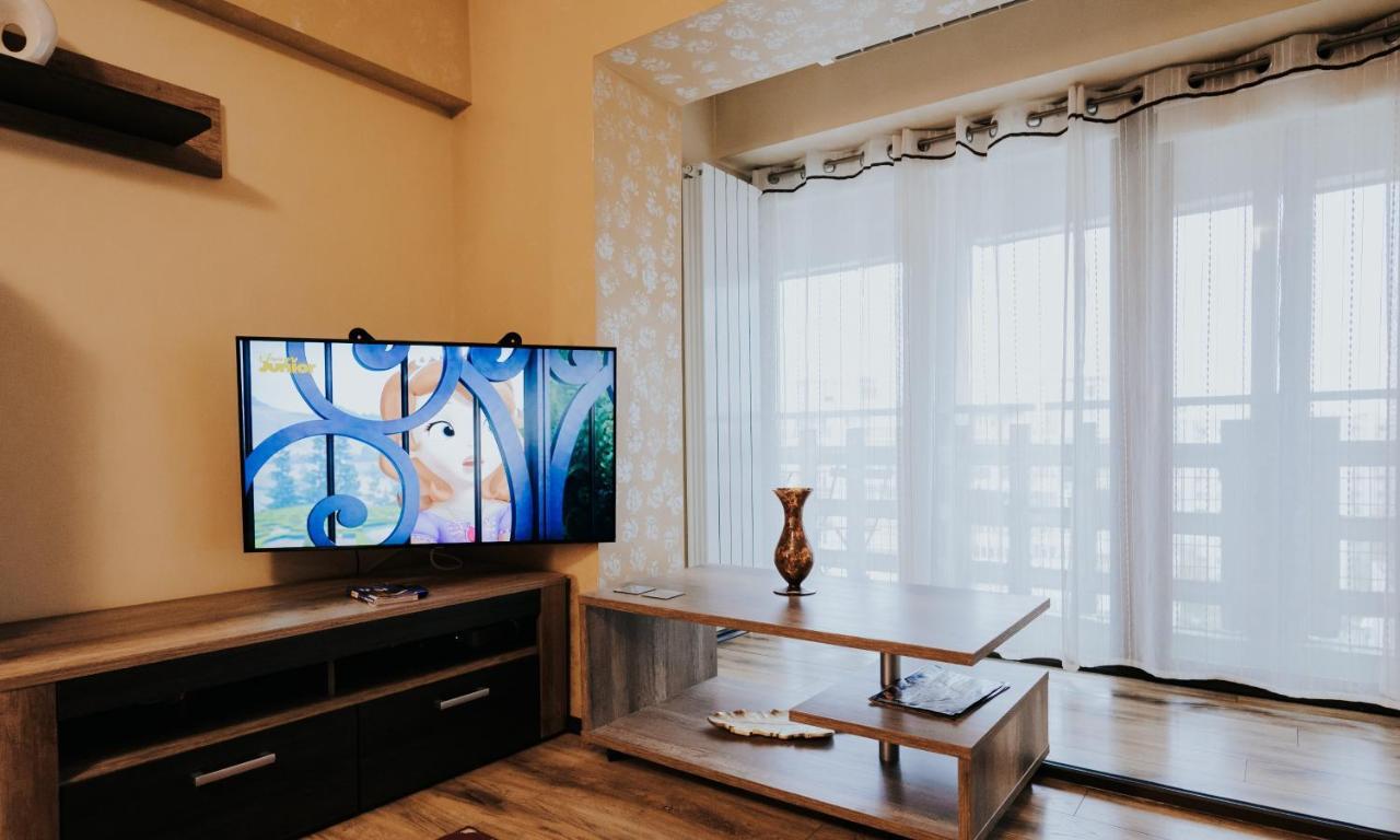 Carla'S Studio Central Palas, Airport Shuttle Iasi Bagian luar foto